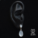 18k-gold-2lips-colours-grey-moonstone-earrings-design-david-aardewerk