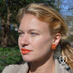 2lips-tulip-keukenhof-flower-earstuds-carnelian-earrings-dutch-design-david-aardewerk-18k-gold