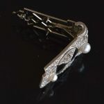 antique-art-deco-black-onyx-clip-brooch-gold-platinum-diamonds-pearls-1930-s