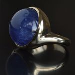 gold-tanzanite-custom-made-ring-2lips-dutch-design-unique-jewelry-designer-goldsmith-david-aardewerk