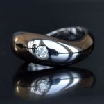 18k-white-gold-diamond-ring-fred-paris-bague-mouvementee
