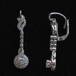 white-gold-art-deco-retro-design-ear-pendants-brilliant-cut-diamonds