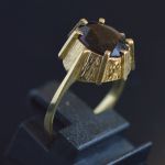 seventies-chunky-gold-14k-large-garnet-ring