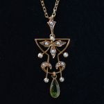 art-nouveau-15-ct-gold-peridot-and-pearl-pendant