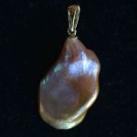 drop-shaped-freshwater-pearl-pendant-30-x-15x-8-mm-creamy-pink-14k-gold