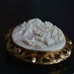 landscape-cameo-brooch-romantic-erotic-huge-fig-leaf-chinese-details-perfect-condition-fourteen-carats-585-frame-rich-scroll-wor