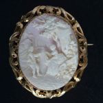 landscape-cameo-brooch-romantic-erotic-huge-fig-leaf-chinese-details-perfect-condition-fourteen-carats-585-frame-rich-scroll-wor