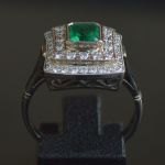 18k-gold-0-55-ct-brilliant-diamond-vs-clarity-superb-0-77-ct-colombian-emerald-ring