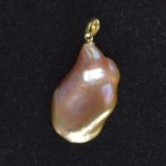 drop-shaped-freshwater-pearl-pendant-30-x-15x-8-mm-creamy-pink-14k-gold