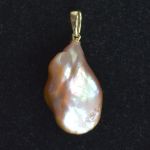 drop-shaped-freshwater-pearl-pendant-30-x-15x-8-mm-creamy-pink-14k-gold