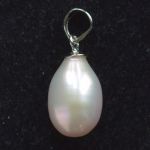 drop-shaped-freshwater-pearl-pendant-20-x-8-6-x-8-6-mm-creamy-white-silver