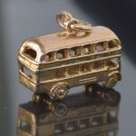 antique-gold-double-decker-charm-carat