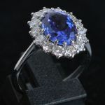 18k-gold-natural-tanzanite-and-brilliant-cut-diamonds-engagement-ring-kate-middelton-lady-di-ring-prince-william