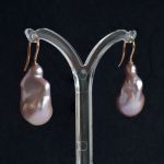pink-baroque-freshwater-pearl-18k-carat-red-gold-pendant-earrings