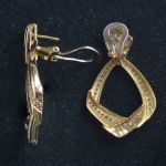 oversized-18k-gold-1-6-ct-diamond-pendant-earrings-1980s-dallas-dynasty