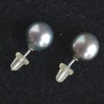 9-mm-light-grey-thahity-pearl-and-14-carat-gold-stud-earrings