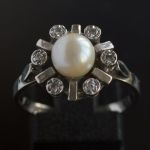 vintage-akoya-pearl-single-cut-diamond-cluster-ring