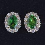 entourage-earrings-yellow-gold-oval-tsavorite-round-conflict-free-diamonds-cluster-lady-di