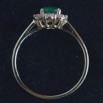 entourage-ring-yellow-gold-oval-emerald-diamonds-helo-engagement-ring-conflict-free-lady-di