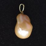 drop-shaped-freshwater-pearl-pendant-17-x-10-mm-creamy-white-14k-gold