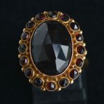 antique-dutch-garnet-ring