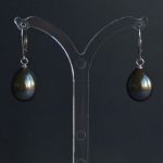 11-x-11-x-15-mm-big-black-fresh-water-pearl-18k-white-gold-pendant-hinged-leverback-earrings