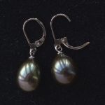 11-x-11-x-15-mm-big-black-fresh-water-pearl-18k-white-gold-pendant-hinged-leverback-earrings