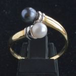 white-yellow-gold-pearl-toi-et-moi-ring