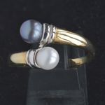 white-yellow-gold-pearl-toi-et-moi-ring
