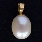 drop-shaped-freshwater-pearl-pendant-parel-21-14-x-11-x-11-mm-creamy-white-silverparel