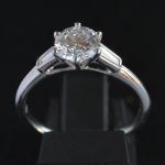 timeless-classic-1-ct-lab-grown-diamond-d-color-vvs-solitair-ring-with-tapperd-baguettes