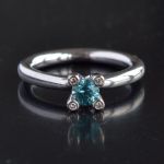 white-gold-ring-model-phlox-brand-bron-diamond-topaz