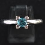 white-gold-ring-model-phlox-brand-bron-diamond-topaz