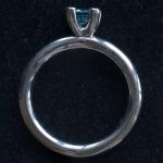 white-gold-ring-model-phlox-brand-bron-diamond-topaz