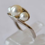 triple-akoya-pearl-ring