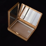 gold-van-cleef-arpels-compact