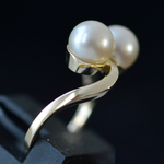 gold-toi-et-moi-akoya-pearl-ring